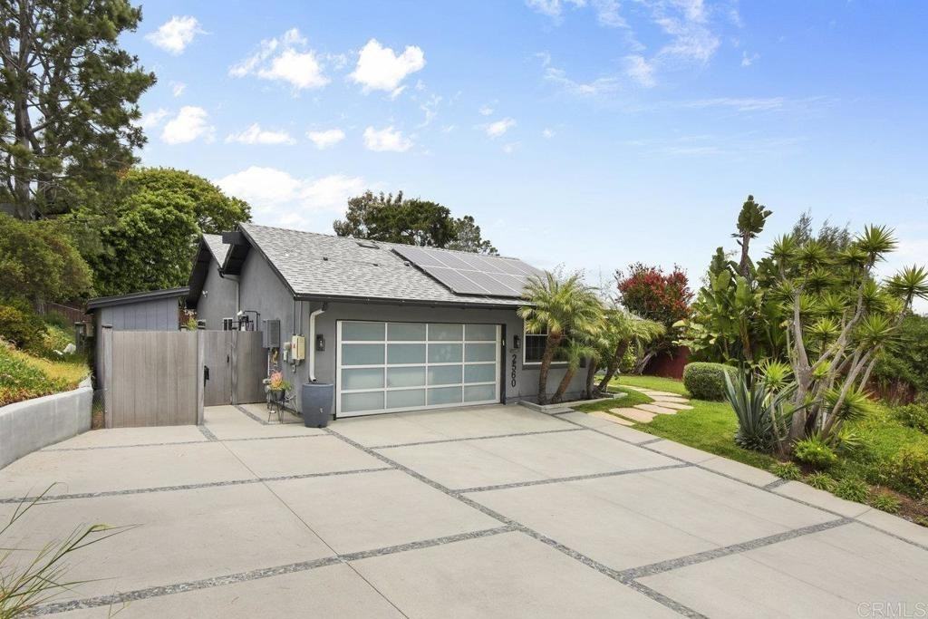 2560 Lozana Rd - Photo 3 of 30