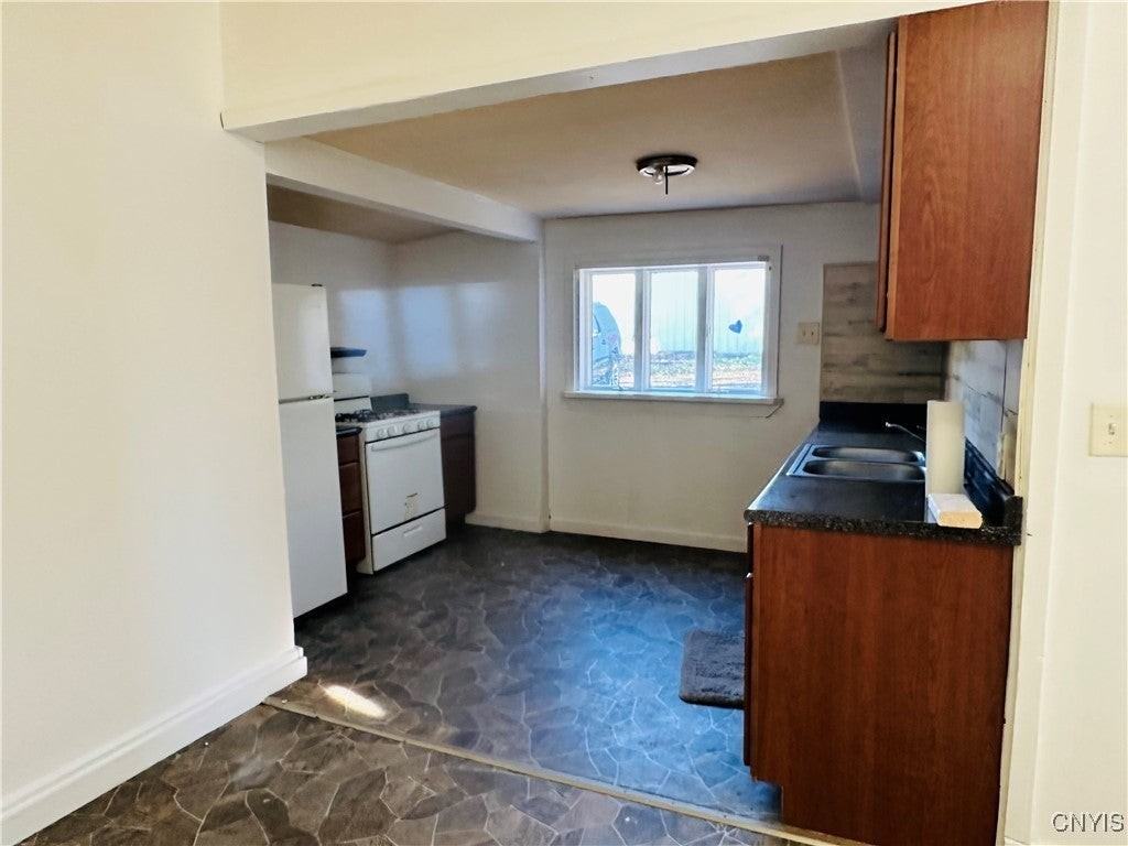 211 S 2nd St - Photo 5 of 14