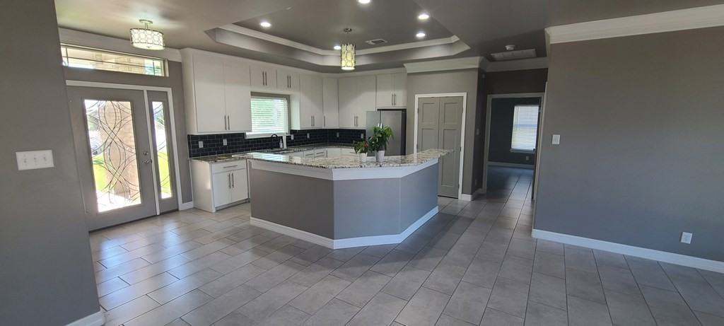 1902 Pine Valley St - Photo 3 of 10