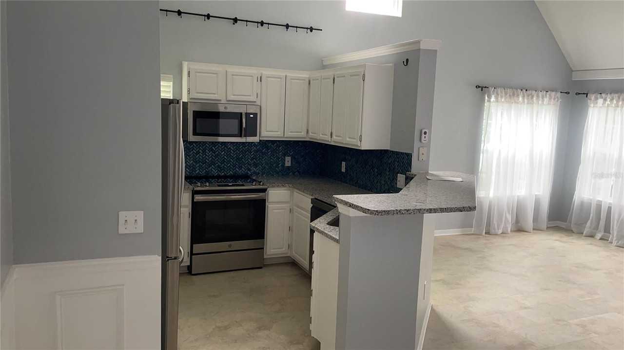 3368 Parkchester Square Blvd - Photo 7 of 30