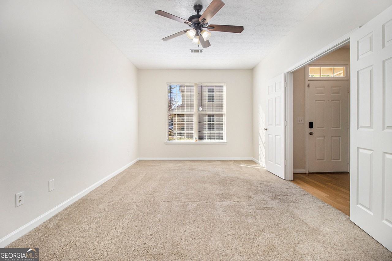 4273 High Park Ln - Photo 7 of 18