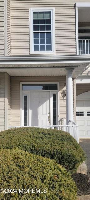 33 Farrah Dr - Photo 3 of 47