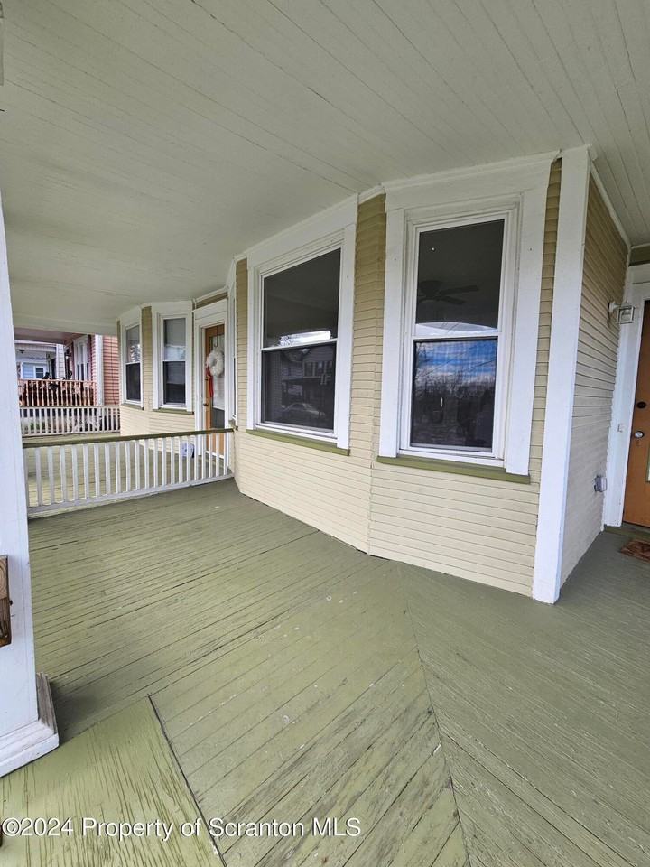 545 N Sumner Ave - Photo 2 of 25