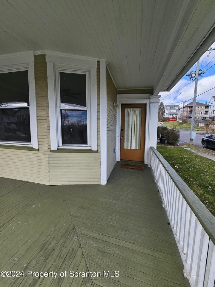 545 N Sumner Ave - Photo 3 of 25