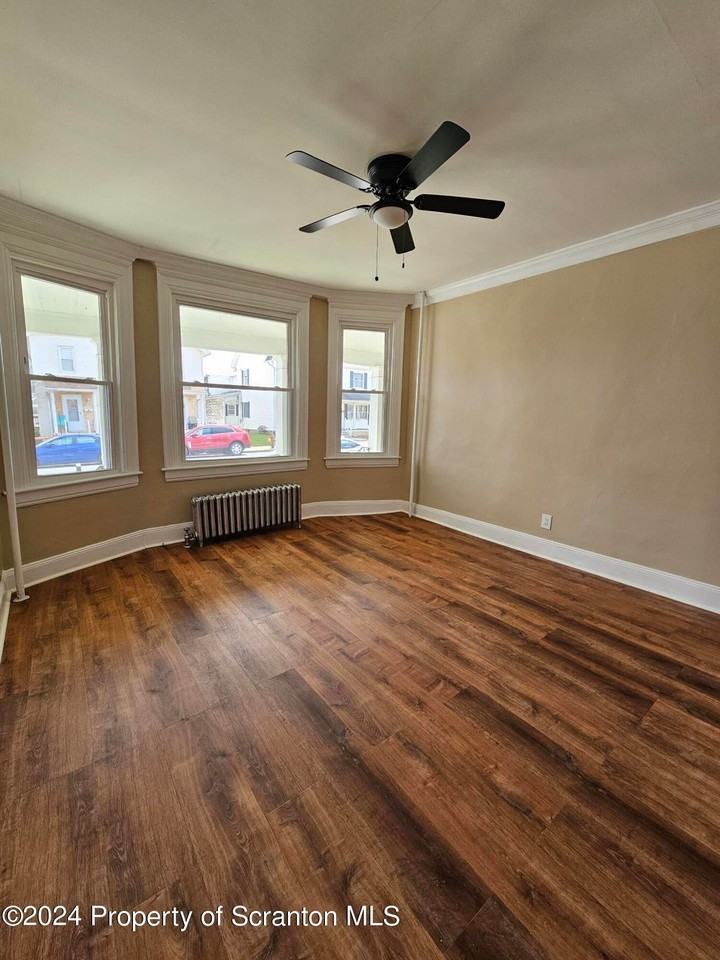 545 N Sumner Ave - Photo 5 of 25