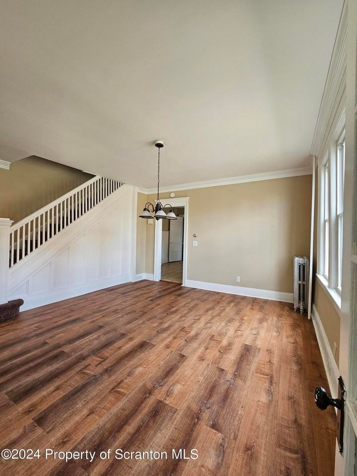 545 N Sumner Ave - Photo 7 of 25