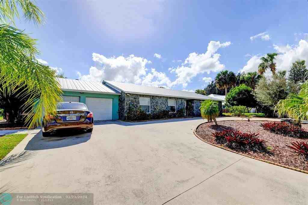 322 S Naranja Ave - Photo 2 of 50