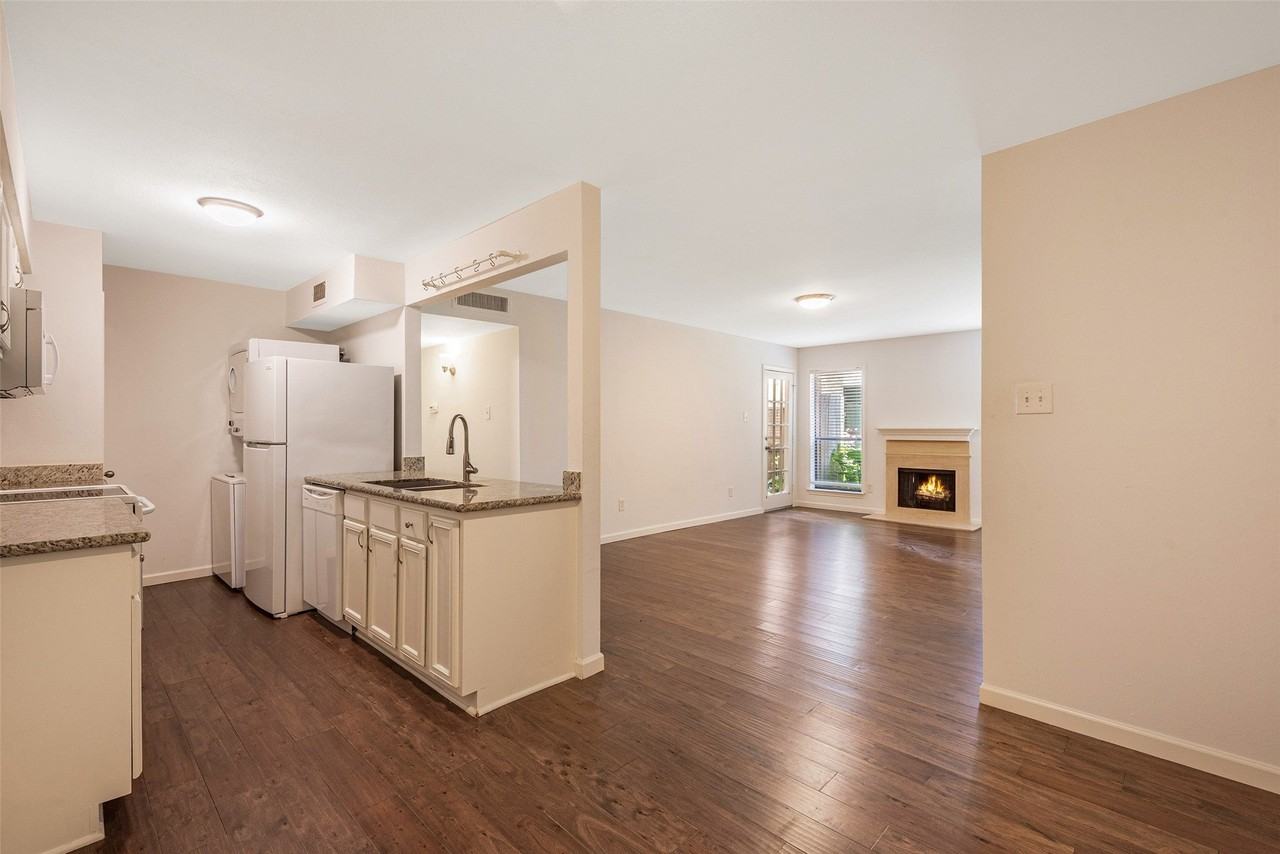 1601 S Shepherd Dr - Photo 2 of 25