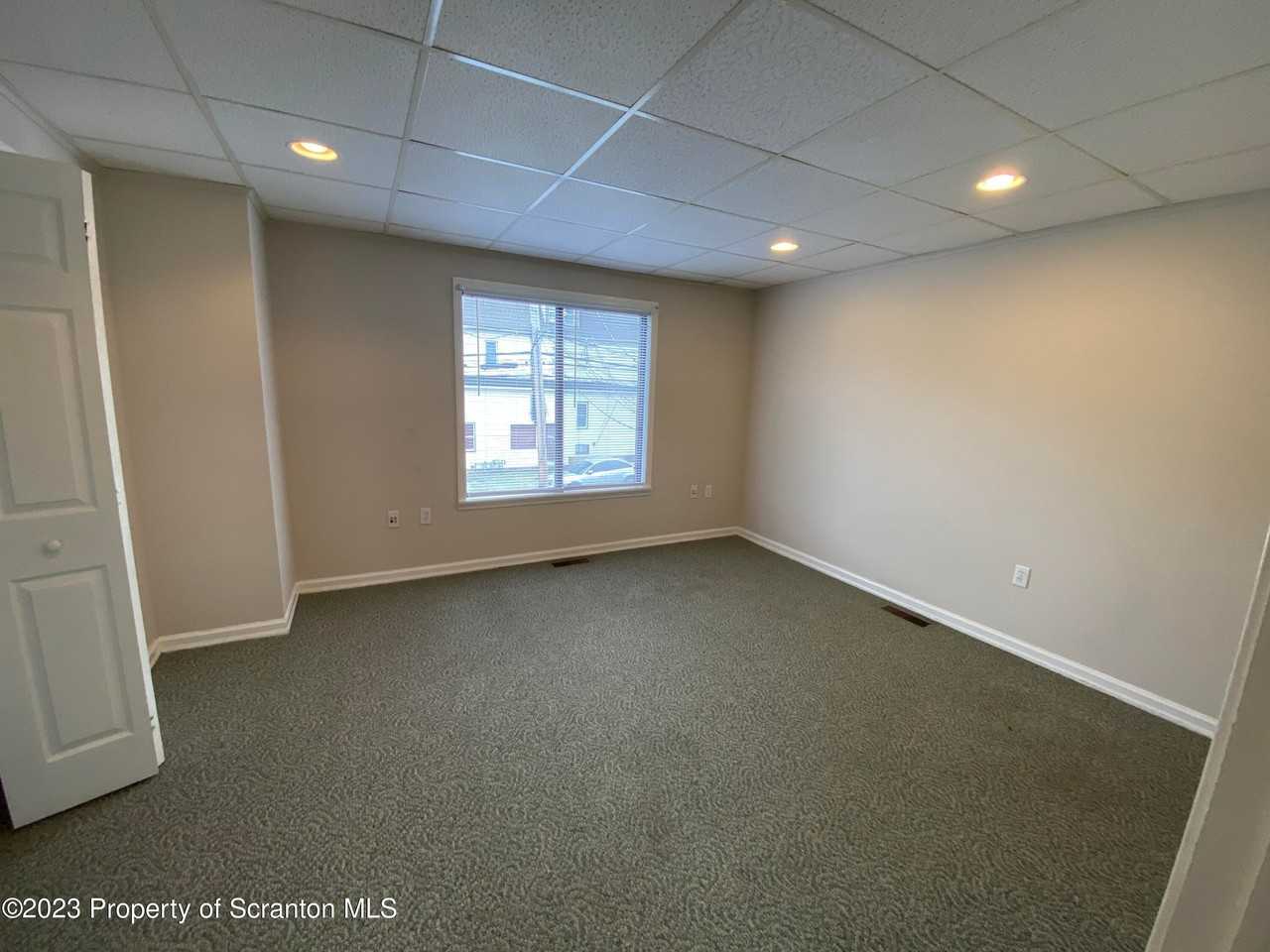 440 Larch St - Photo 4 of 9