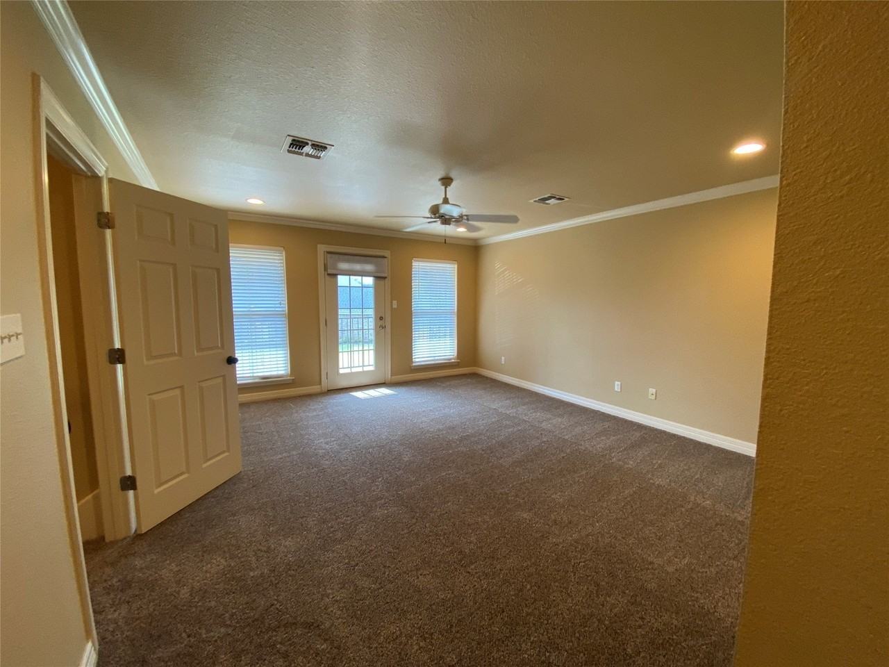 218 Cattail Trl - Photo 6 of 7