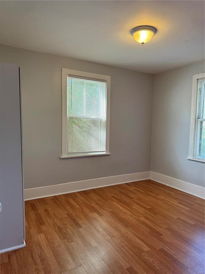 539 N Elm Ave - Photo 3 of 34