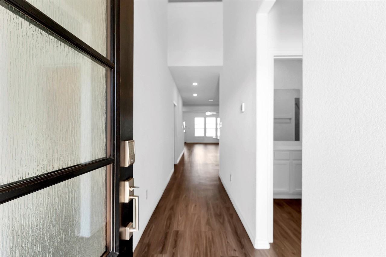 8919 Beacon Mill Dr - Photo 2 of 29