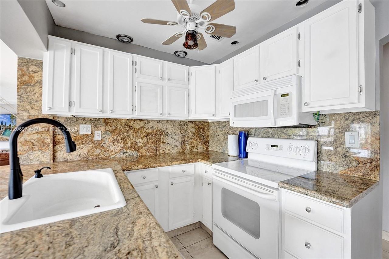 1121 Guava Isle - Photo 5 of 50