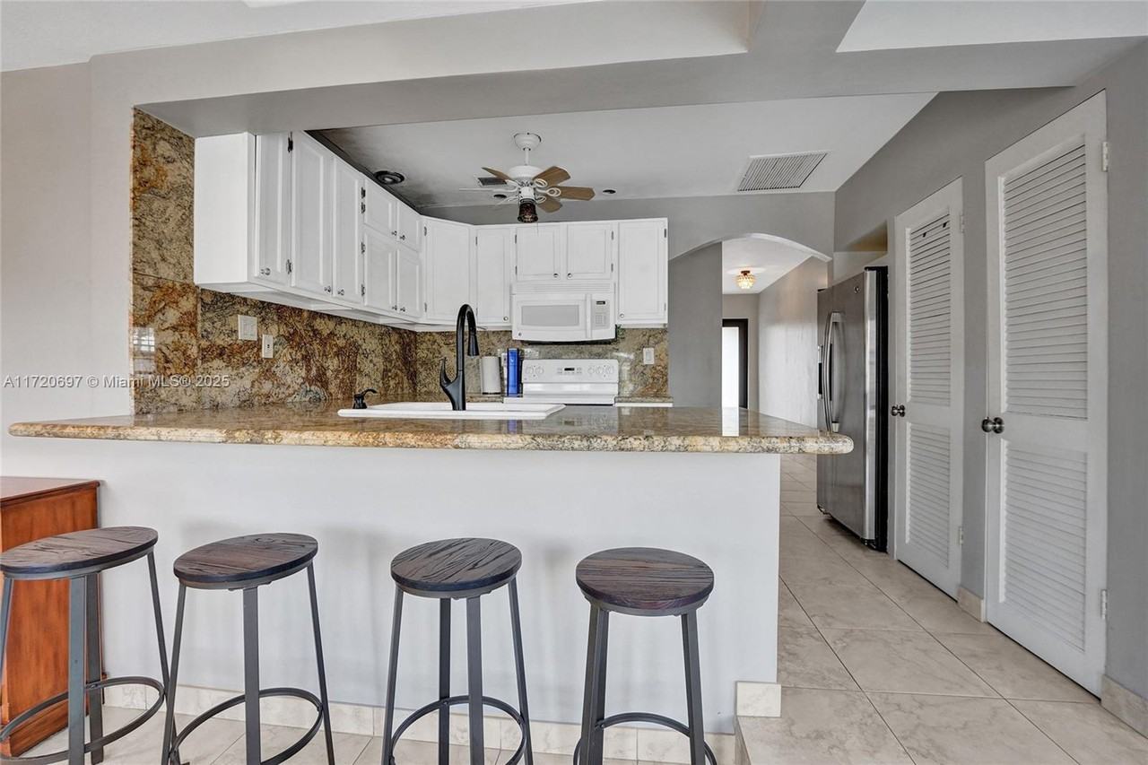 1121 Guava Isle - Photo 6 of 50