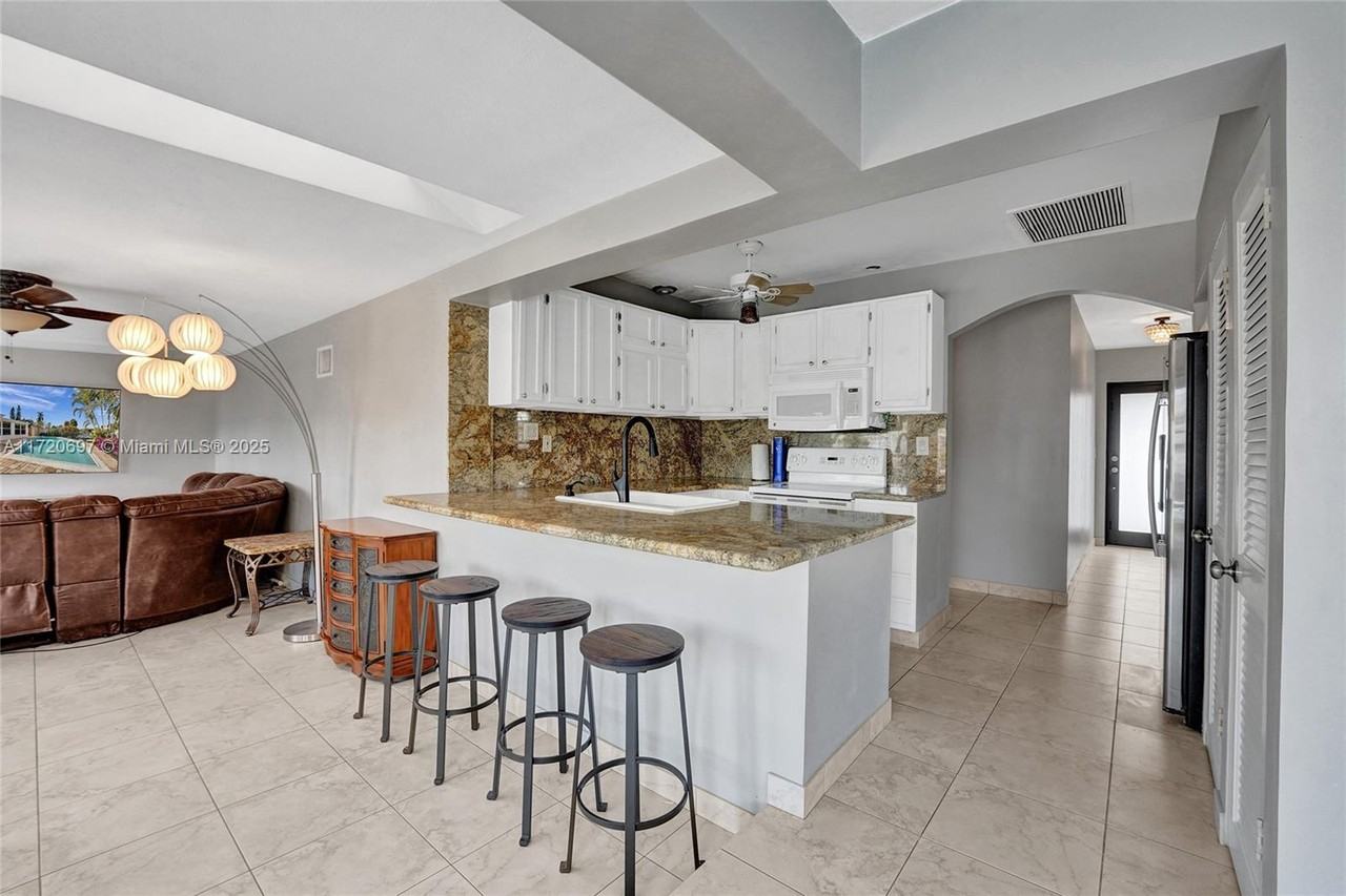 1121 Guava Isle - Photo 7 of 50