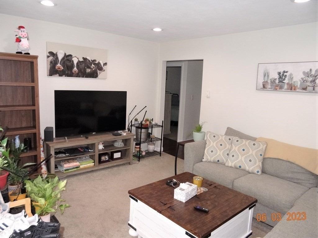 7 Kathryn Ln - Photo 2 of 18