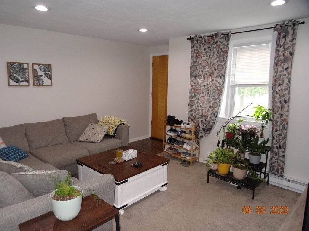 7 Kathryn Ln - Photo 3 of 18