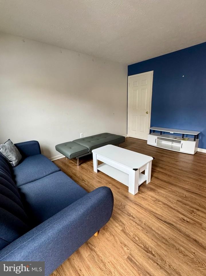 309 Avon Ct - Photo 3 of 23