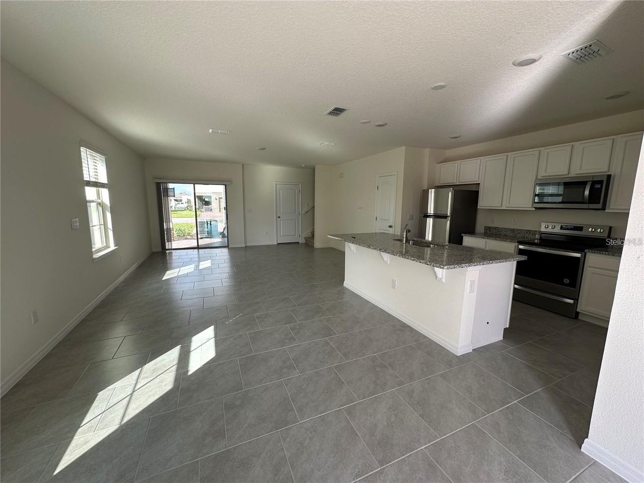 13127 Bounty Ave - Photo 4 of 22