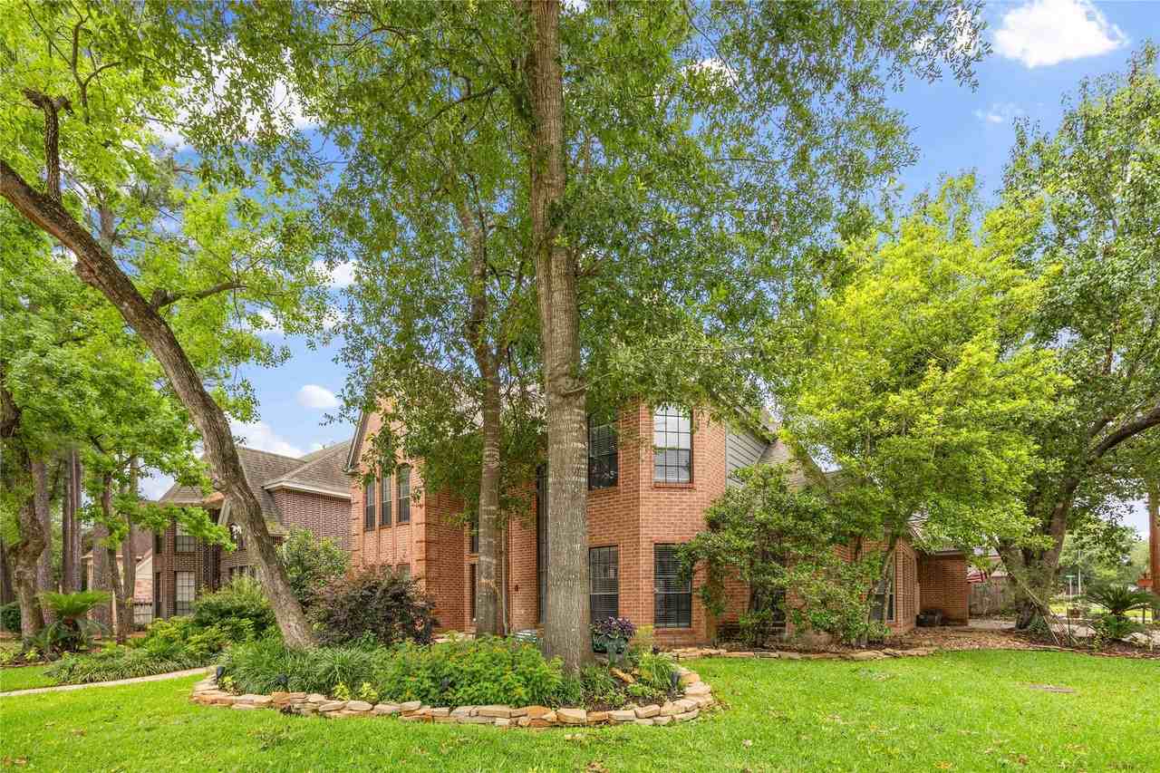 8202 Redchurch Dr - Photo 2 of 41