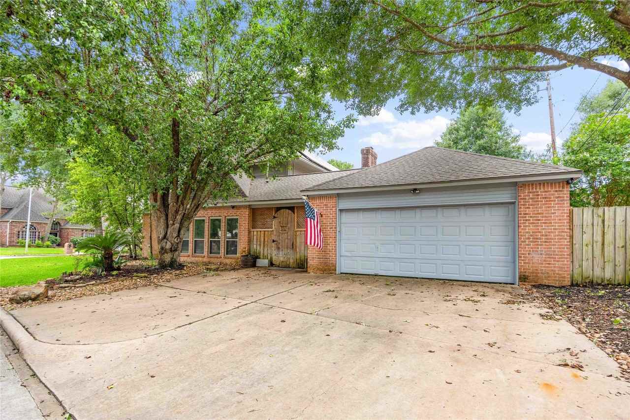 8202 Redchurch Dr - Photo 3 of 41