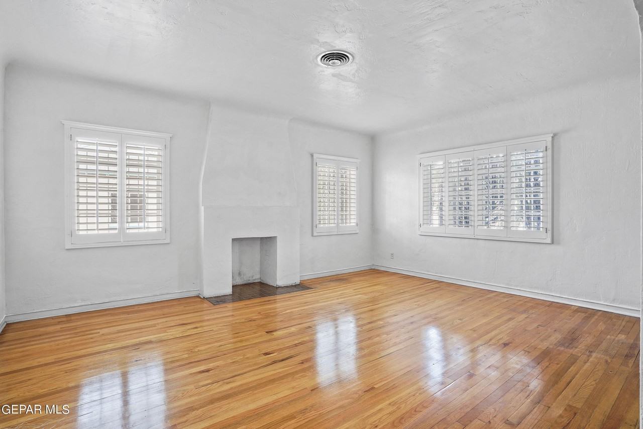 2301 N Kansas St - Photo 2 of 43