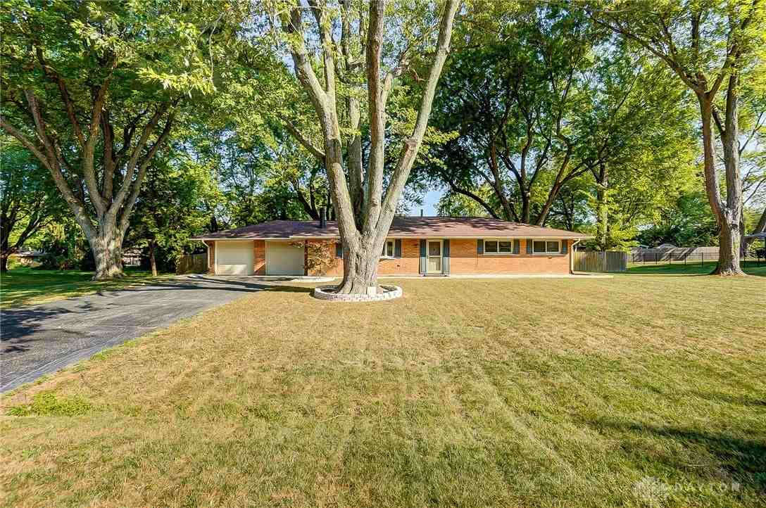 223 Devay Ave - Photo 3 of 32