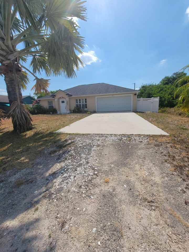 8655 98th Ct - Photo 2 of 10