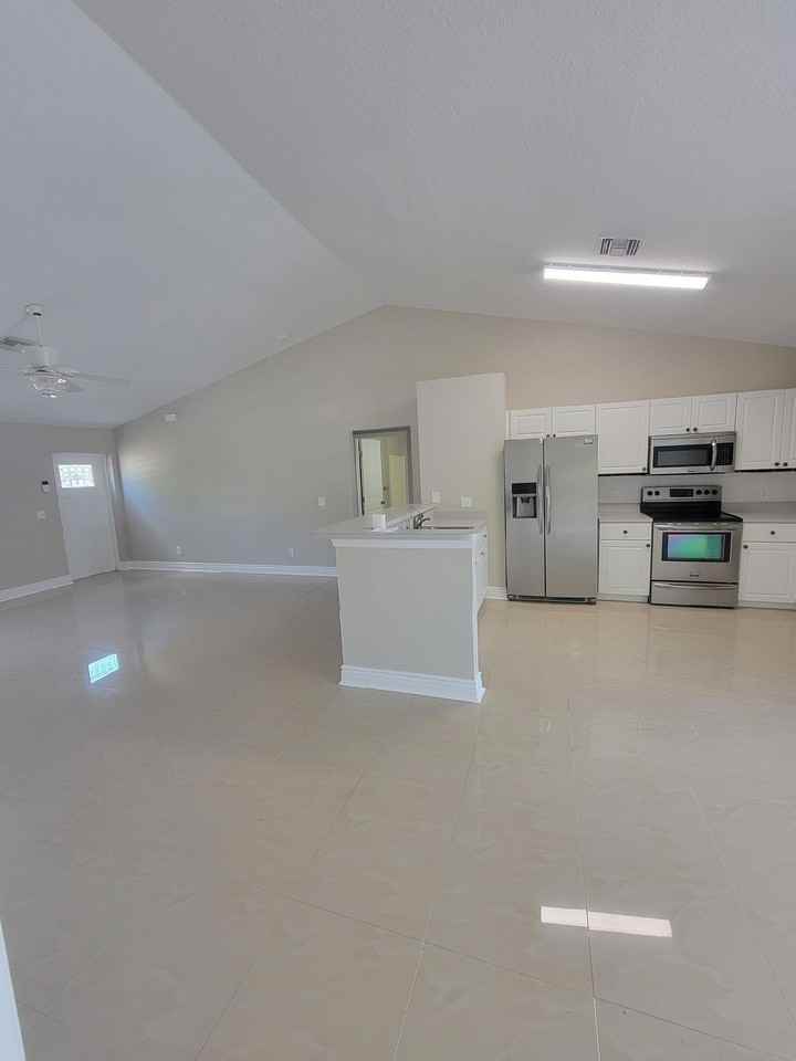 8655 98th Ct - Photo 3 of 10