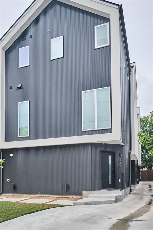 2001 N Prairie Ave - Photo 3 of 14