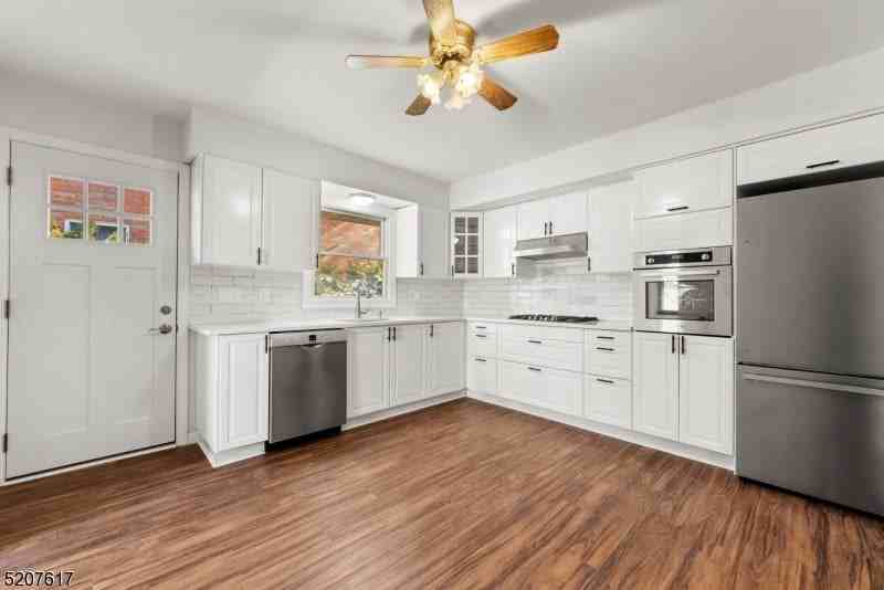 7 Peterson Rd - Photo 3 of 30