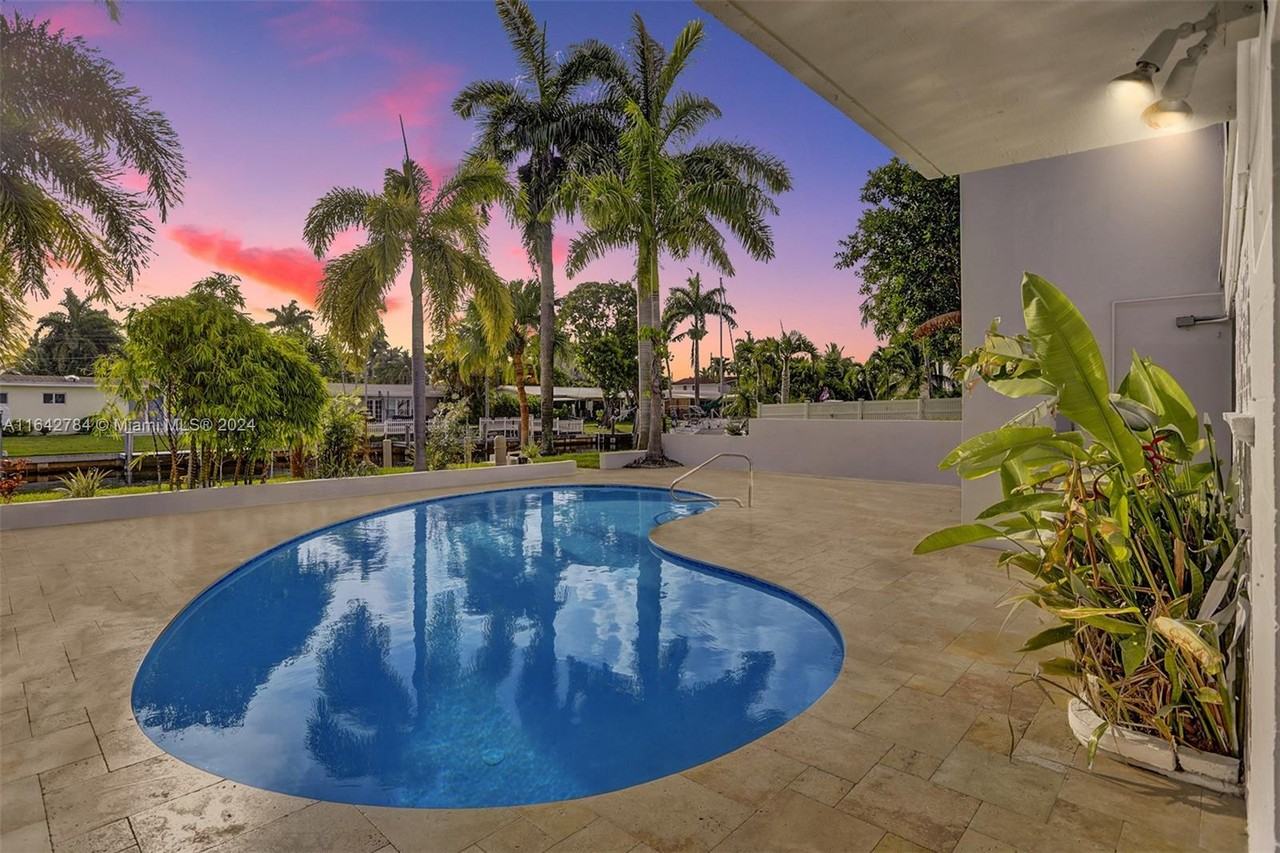 2619 Sugarloaf Ln - Photo 2 of 46