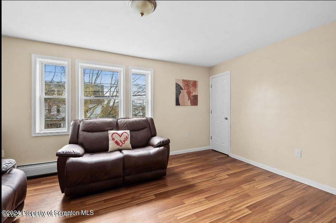 537 Hickory St - Photo 3 of 7