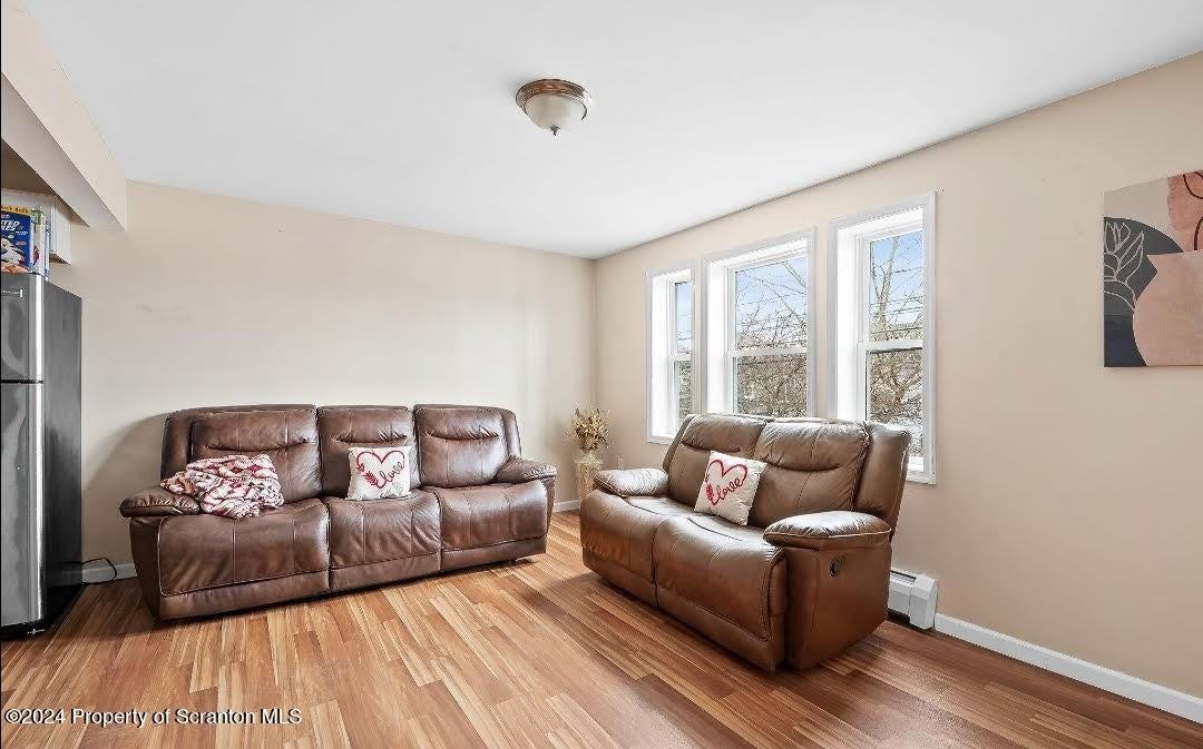 537 Hickory St - Photo 4 of 7