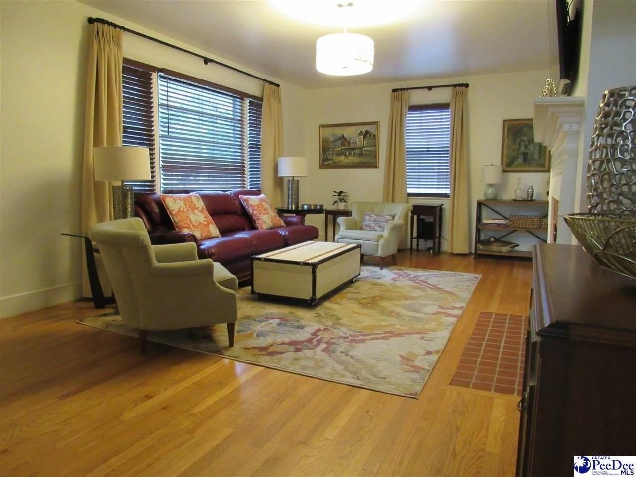 612 Spruce St - Photo 3 of 20