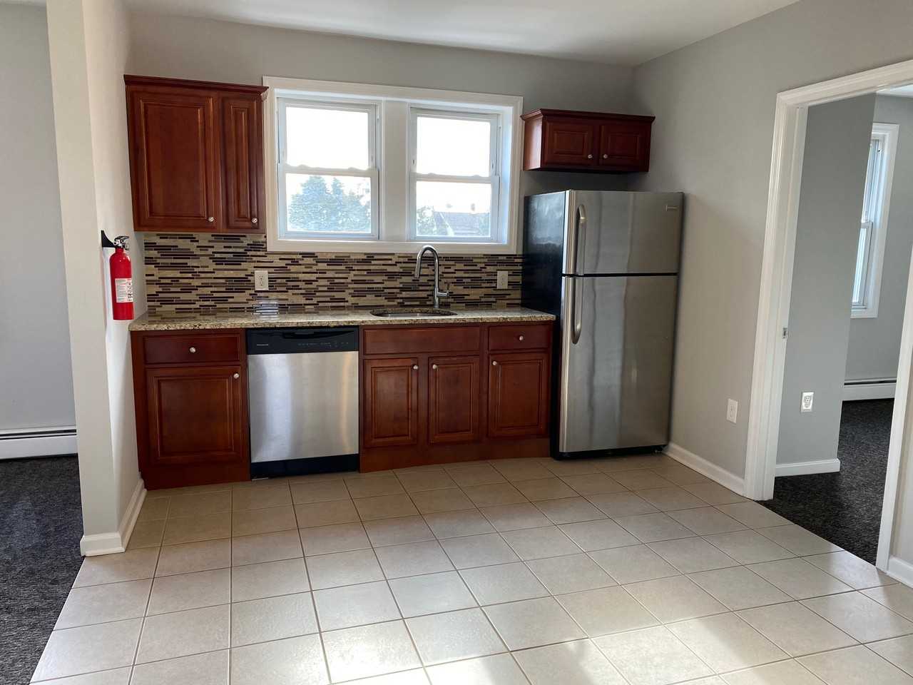 97 Ford Ave 2nd Fl - Photo 2 of 9