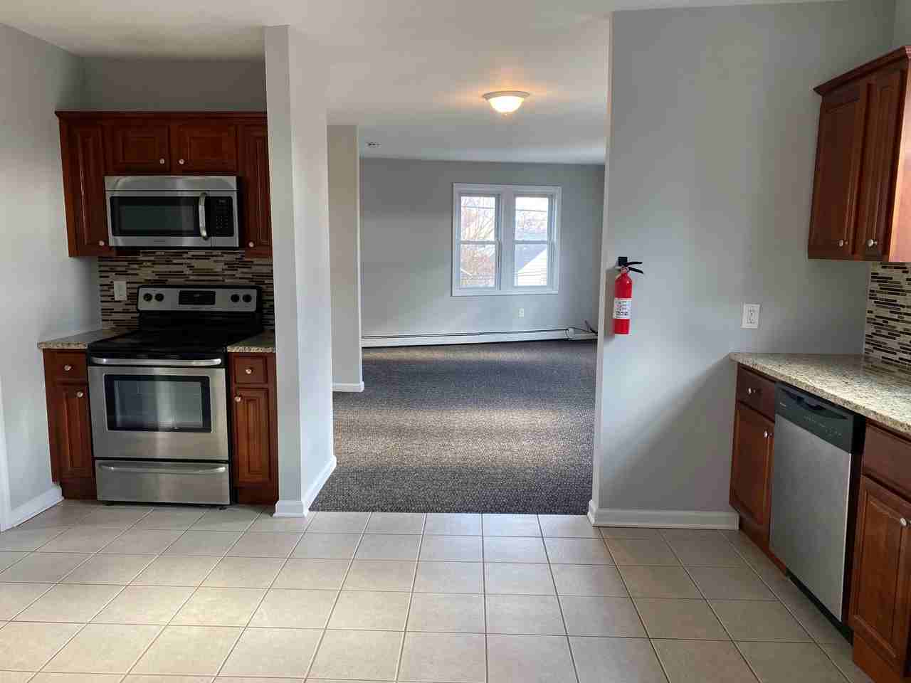 97 Ford Ave 2nd Fl - Photo 3 of 9