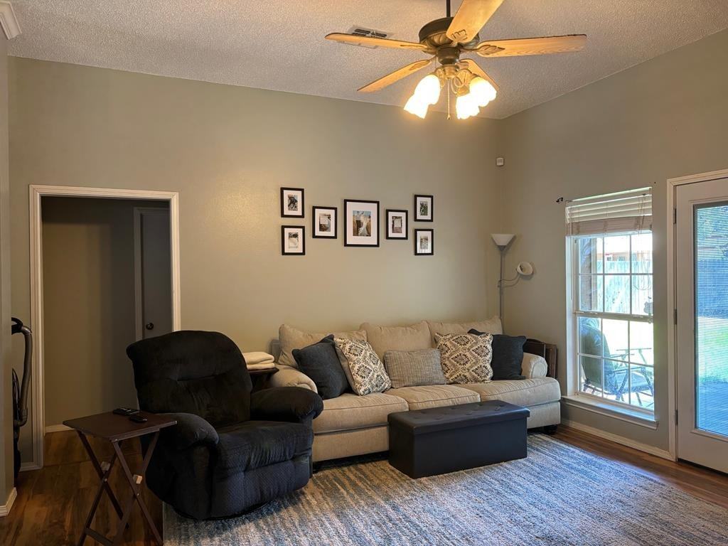 1713 Cordell Dr - Photo 3 of 18