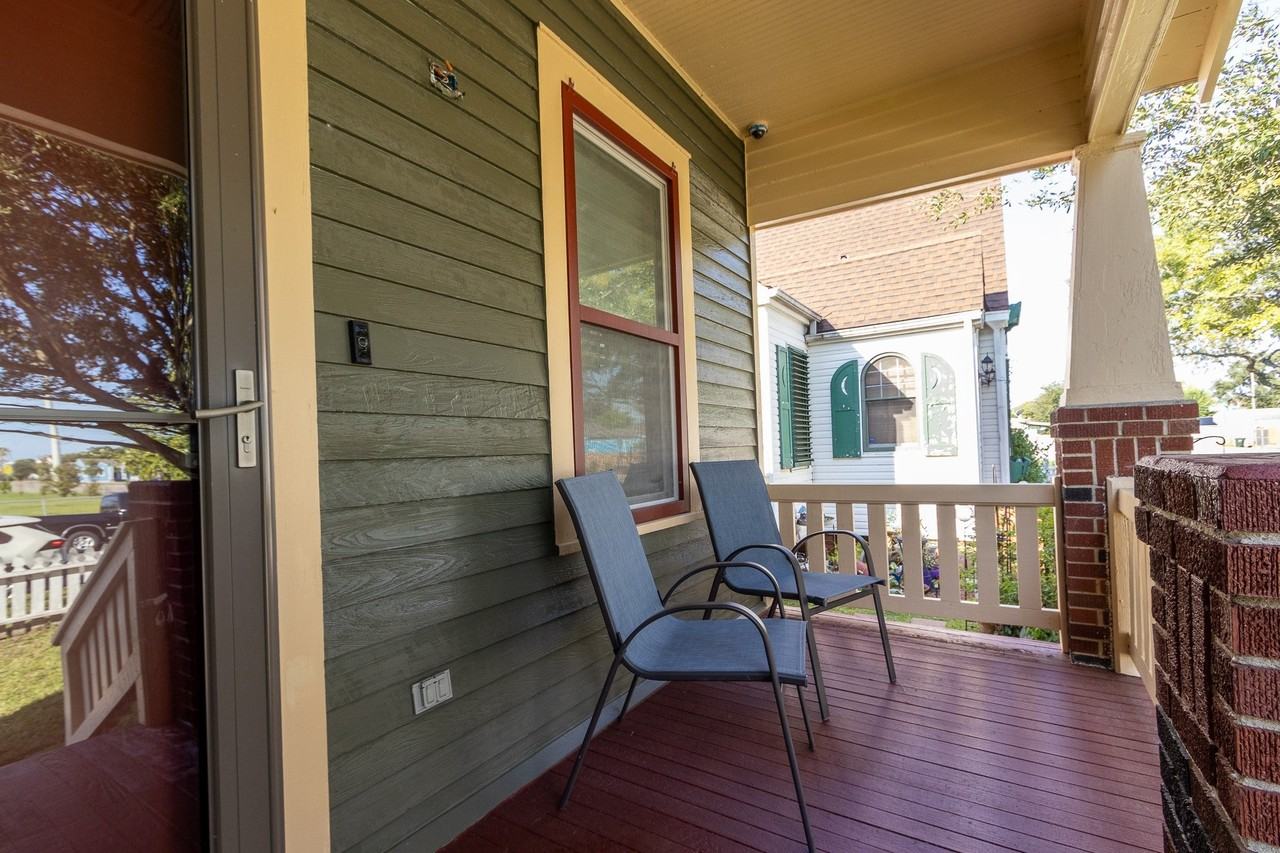 5225 Avenue N 1/2 - Photo 2 of 18