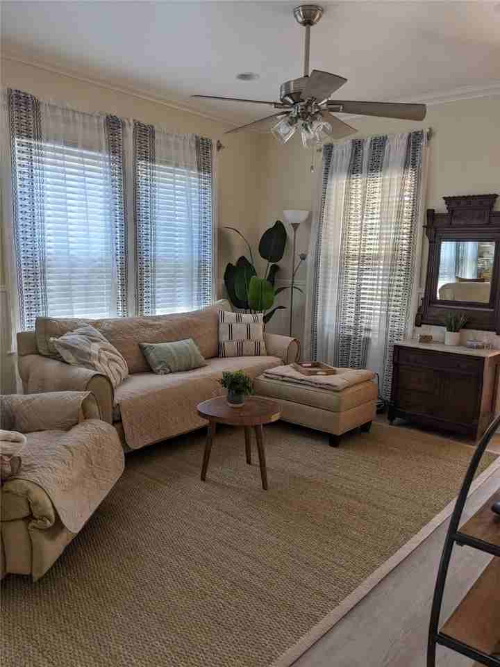 5225 Avenue N 1/2 - Photo 3 of 18