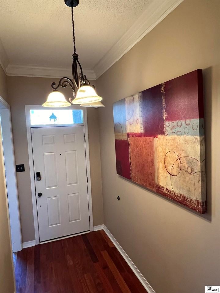 306 Briarcliff Dr - Photo 2 of 18