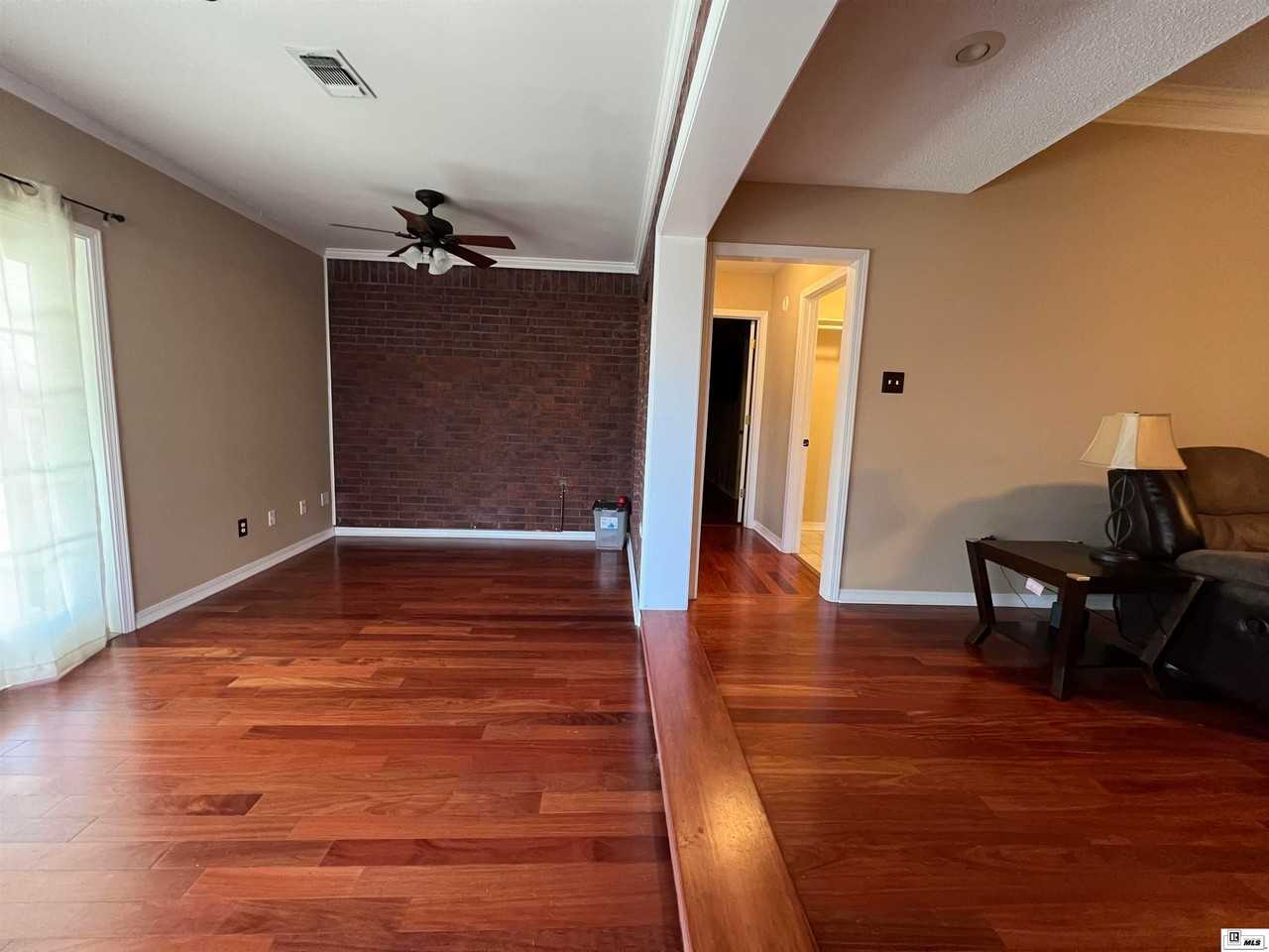 306 Briarcliff Dr - Photo 3 of 18