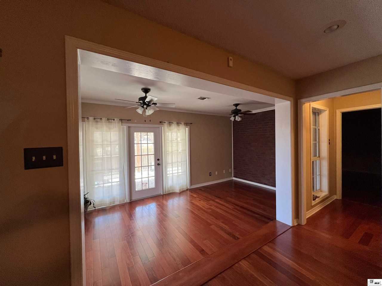 306 Briarcliff Dr - Photo 4 of 18