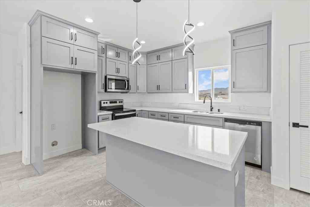 14115 Quinnault Rd - Photo 5 of 25