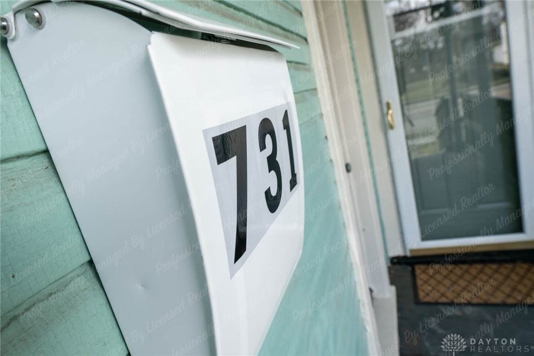 731 S Center St - Photo 3 of 32