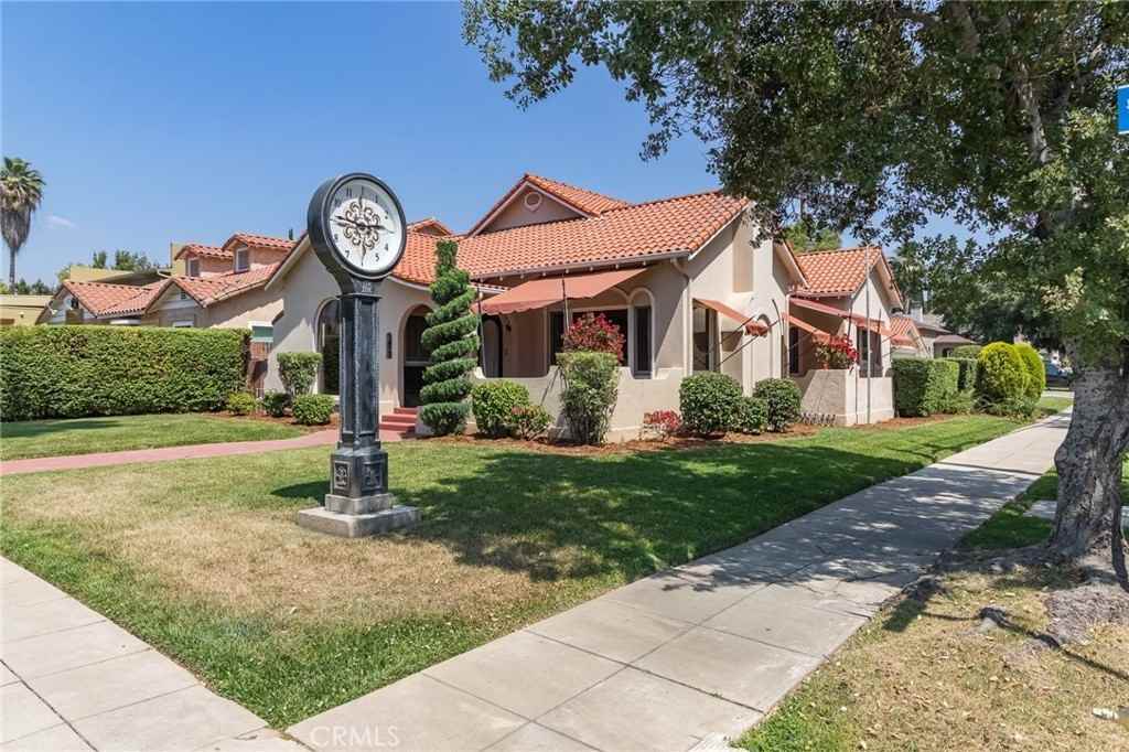 421 Brookside Avenue - Photo 2 of 40