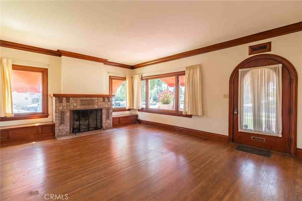 421 Brookside Avenue - Photo 6 of 40