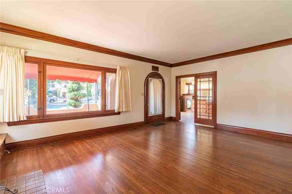 421 Brookside Avenue - Photo 7 of 40