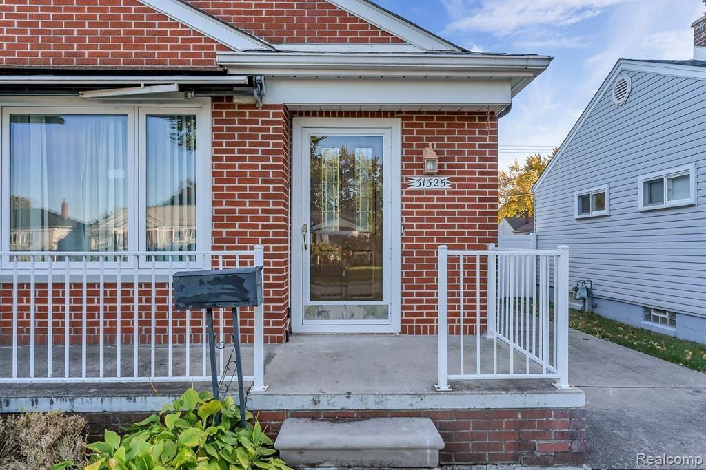 31325 Rosslyn Ave - Photo 2 of 25