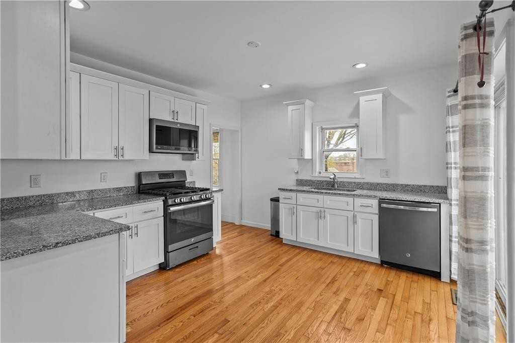 136 Juniper St - Photo 3 of 33